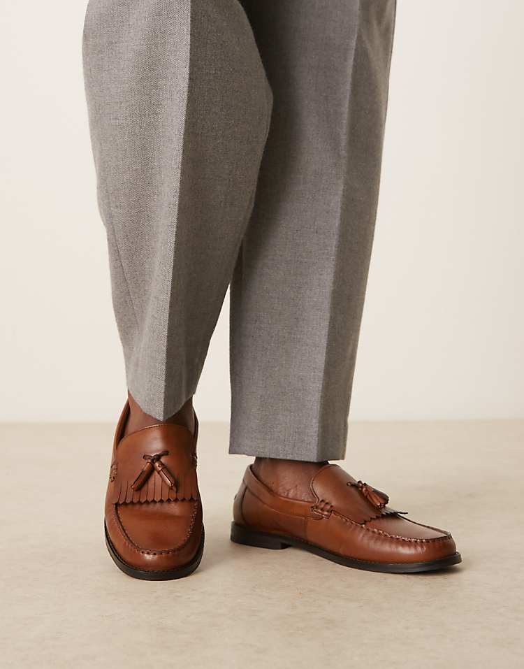 https://images.asos-media.com/products/asos-design-penny-loafers-with-tassel/207832460-4?$n_750w$&wid=750&fit=constrain