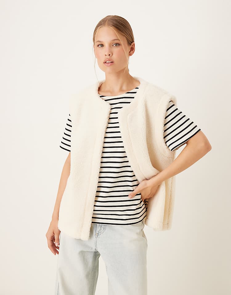 https://images.asos-media.com/products/asos-design-borg-vest-in-cream/208220714-1-cream?$n_750w$&wid=750&fit=constrain