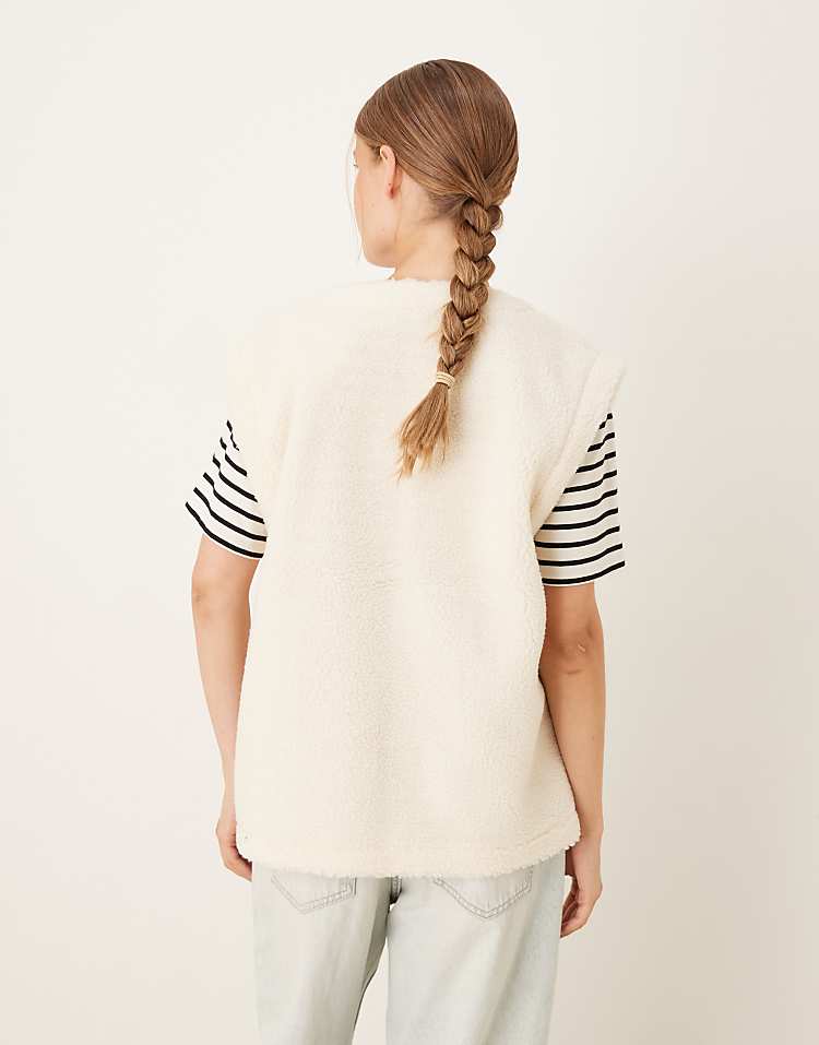 https://images.asos-media.com/products/asos-design-borg-vest-in-cream/208220714-3?$n_750w$&wid=750&fit=constrain