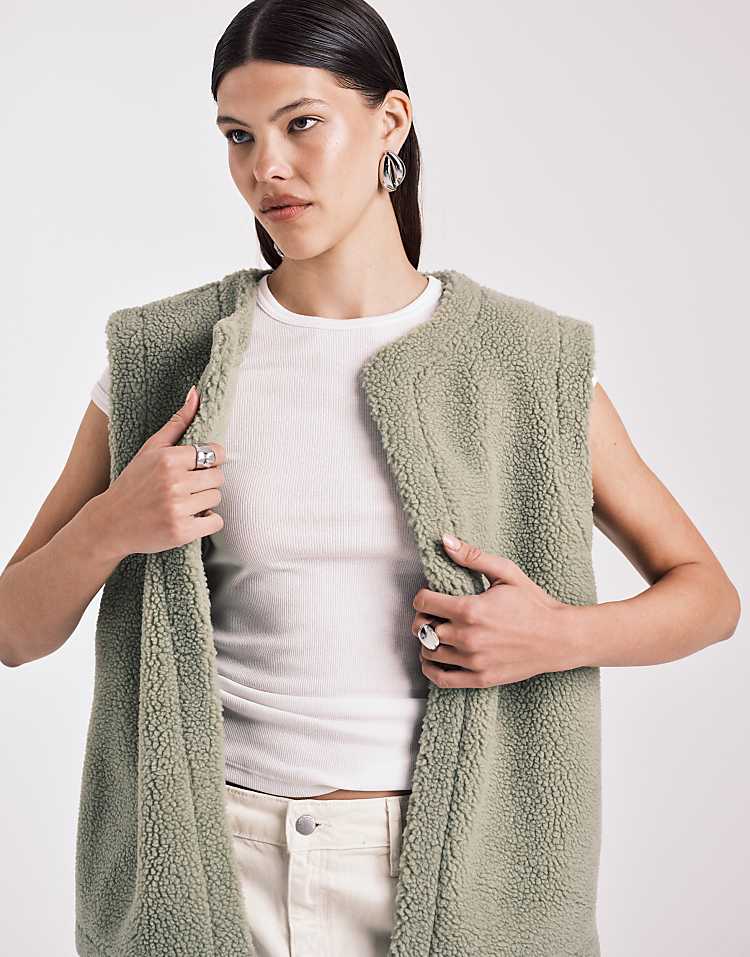 https://images.asos-media.com/products/asos-design-borg-vest-in-green/208220726-1-sagegreen?$n_750w$&wid=750&fit=constrain