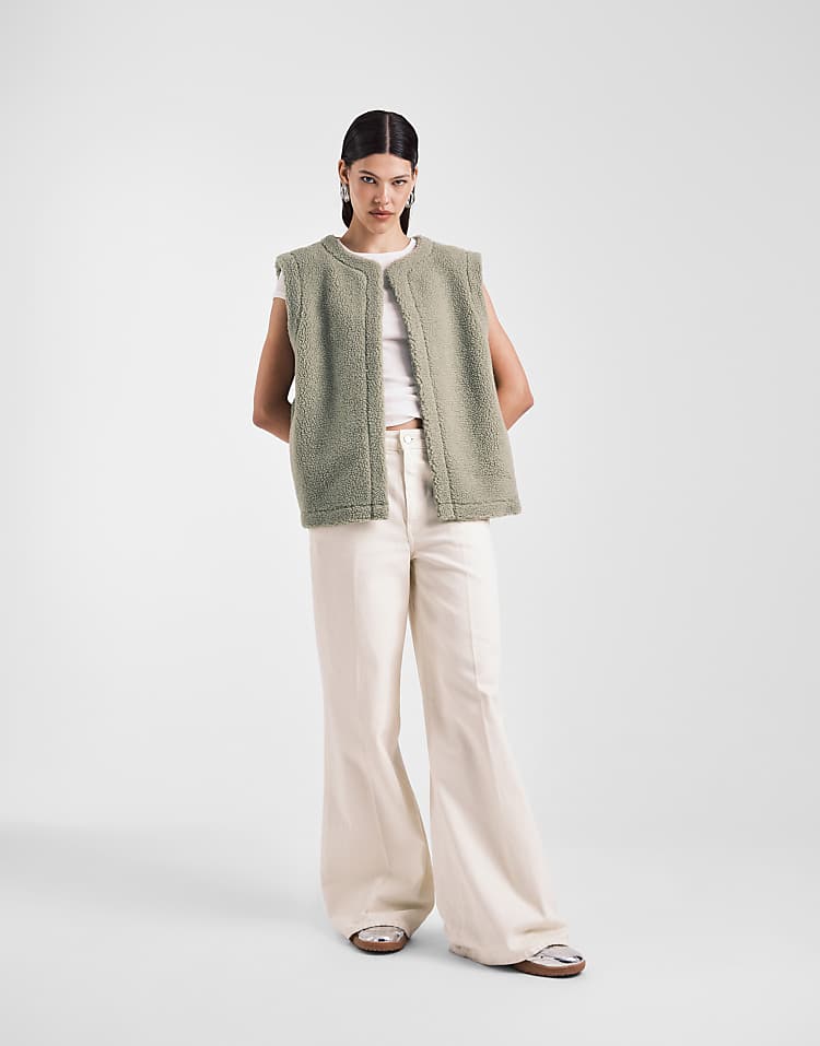 https://images.asos-media.com/products/asos-design-borg-vest-in-green/208220726-2?$n_750w$&wid=750&fit=constrain