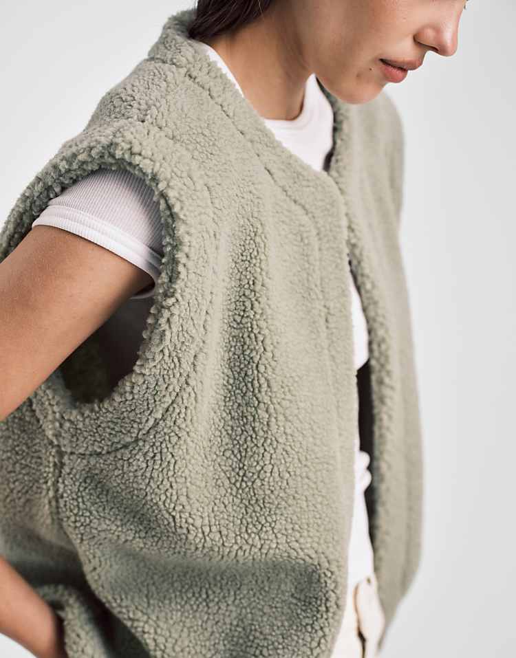 https://images.asos-media.com/products/asos-design-borg-vest-in-green/208220726-3?$n_750w$&wid=750&fit=constrain