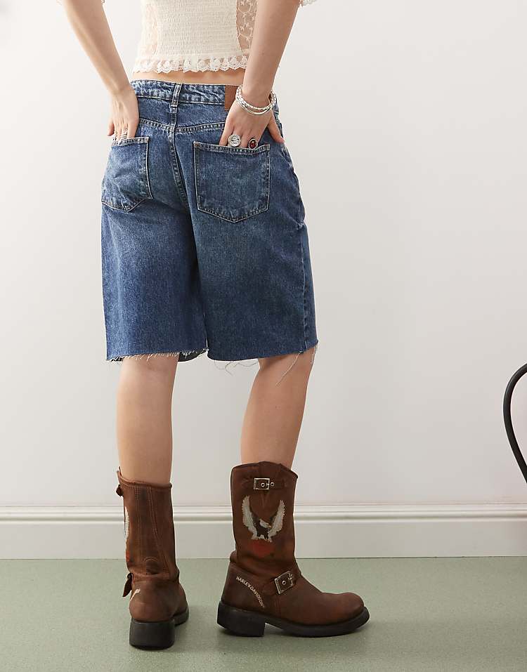 https://images.asos-media.com/products/reclaimed-vintage-low-rise-baggy-denim-jorts-in-mid-blue-wash/208355915-4?$n_750w$&wid=750&fit=constrain