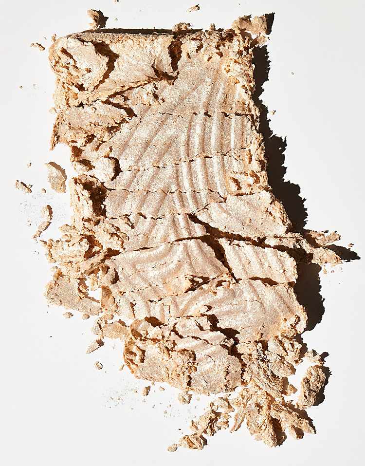 https://images.asos-media.com/products/nyx-professional-makeup-buttermelt-highlighter-butta-than-gold/208461486-2?$n_750w$&wid=750&fit=constrain
