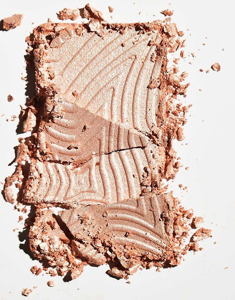 https://images.asos-media.com/products/nyx-professional-makeup-buttermelt-highlighter-glaze-it-butta/208461487-2?$n_750w$&wid=750&fit=constrain