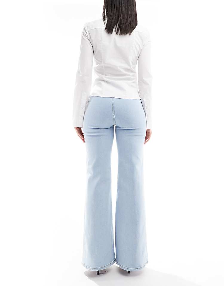 https://images.asos-media.com/products/miss-selfridge-patch-pocketed-high-waist-70s-denim-flare-jeans-in-bleach-wash/208542225-2?$n_750w$&wid=750&fit=constrain
