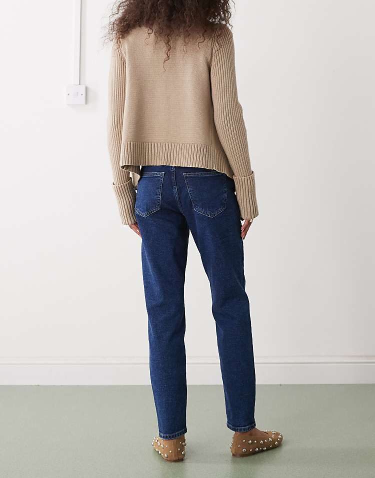 https://images.asos-media.com/products/noisy-may-moni-high-waist-ankle-grazer-straight-leg-jeans-in-dark-blue-denim/208696202-2?$n_750w$&wid=750&fit=constrain