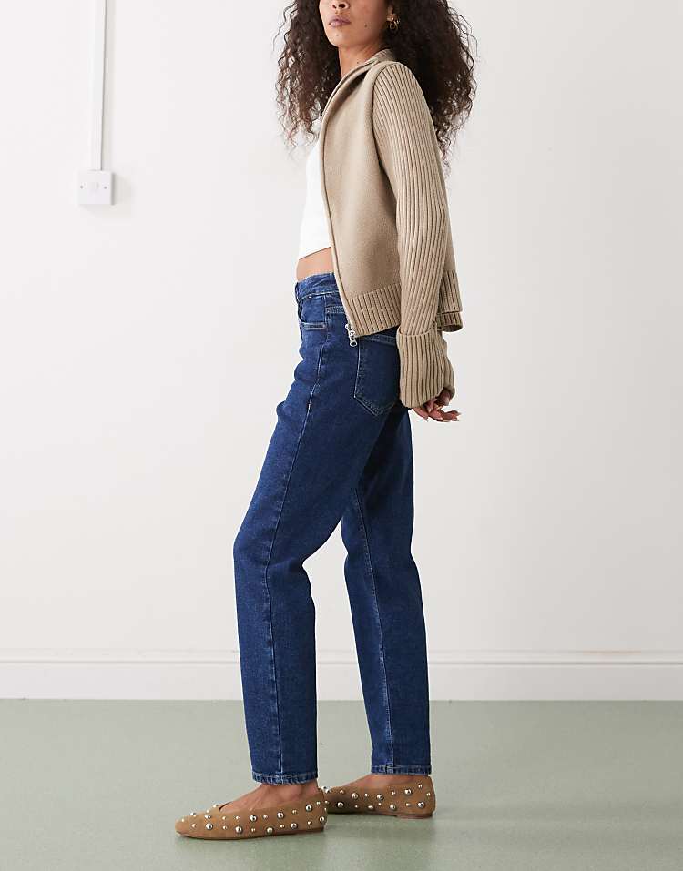https://images.asos-media.com/products/noisy-may-moni-high-waist-ankle-grazer-straight-leg-jeans-in-dark-blue-denim/208696202-3?$n_750w$&wid=750&fit=constrain