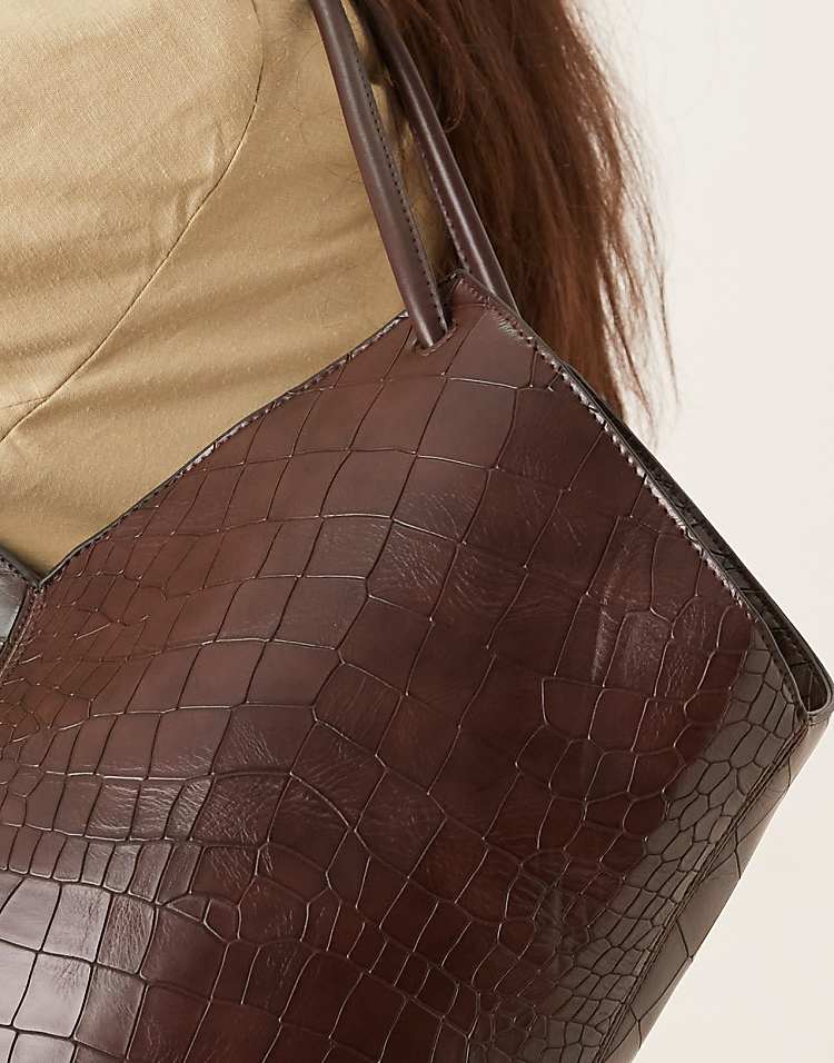 https://images.asos-media.com/products/asos-design-tubular-handle-vase-tote-bag-in-chocolate-croc/208789219-3?$n_750w$&wid=750&fit=constrain