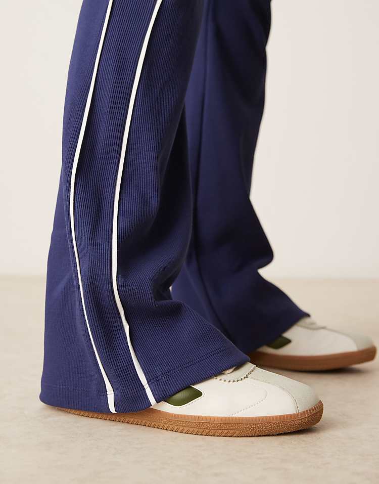 https://images.asos-media.com/products/asos-design-rib-knit-kick-flare-pants-with-piping-in-navy-and-cream/208865752-5?$n_750w$&wid=750&fit=constrain
