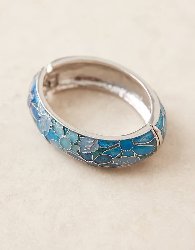 https://images.asos-media.com/products/asos-design-chunky-bangle-with-floral-detailing/208985536-2?$n_750w$&wid=750&fit=constrain