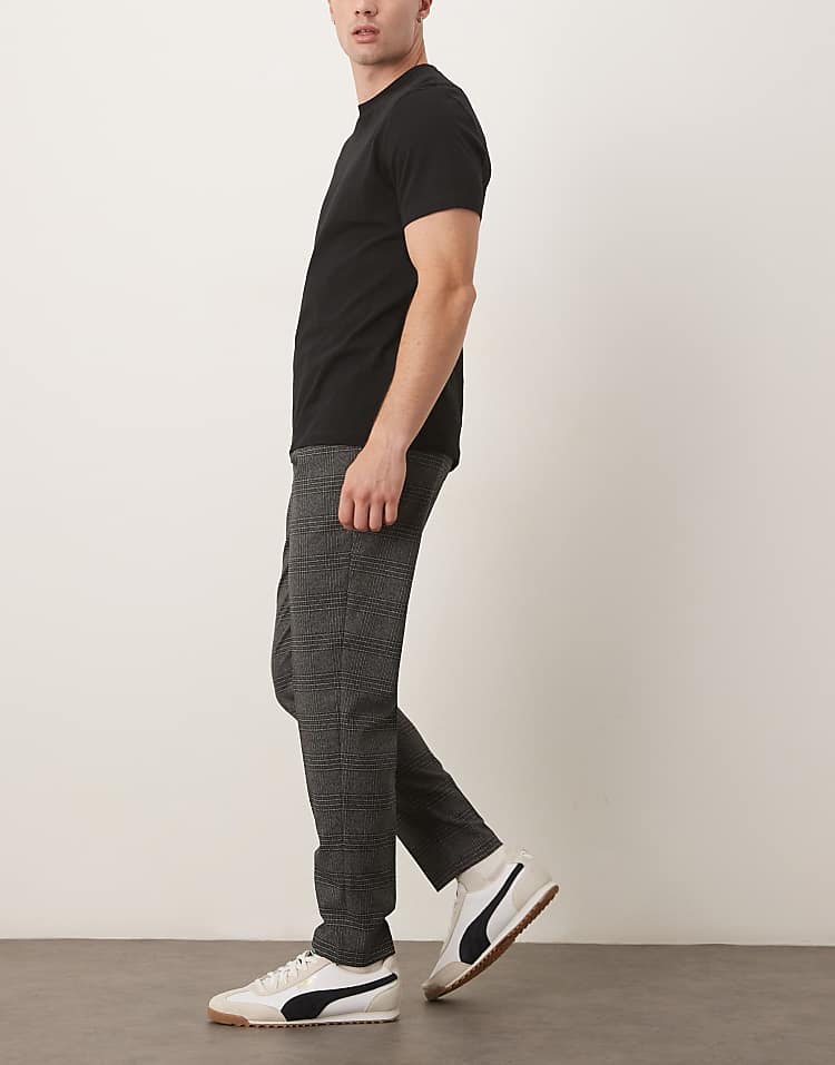https://images.asos-media.com/products/asos-design-tapered-dress-pants-in-black-plaid-with-front-pleat/209016195-3?$n_750w$&wid=750&fit=constrain