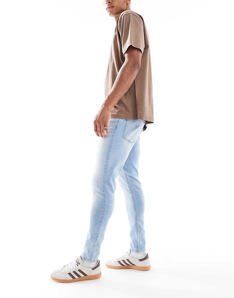 https://images.asos-media.com/products/asos-design-power-stretch-jeans-in-light-wash-blue/209122535-2?$n_750w$&wid=750&fit=constrain