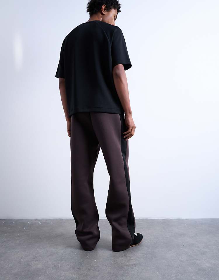 https://images.asos-media.com/products/topman-baggy-stripe-panel-sweatpants-in-brown/209293360-5?$n_750w$&wid=750&fit=constrain