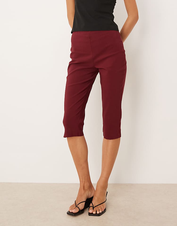 https://images.asos-media.com/products/asos-design-bengaline-capri-pants-with-split-at-sides-in-burgundy/209556335-4?$n_750w$&wid=750&fit=constrain