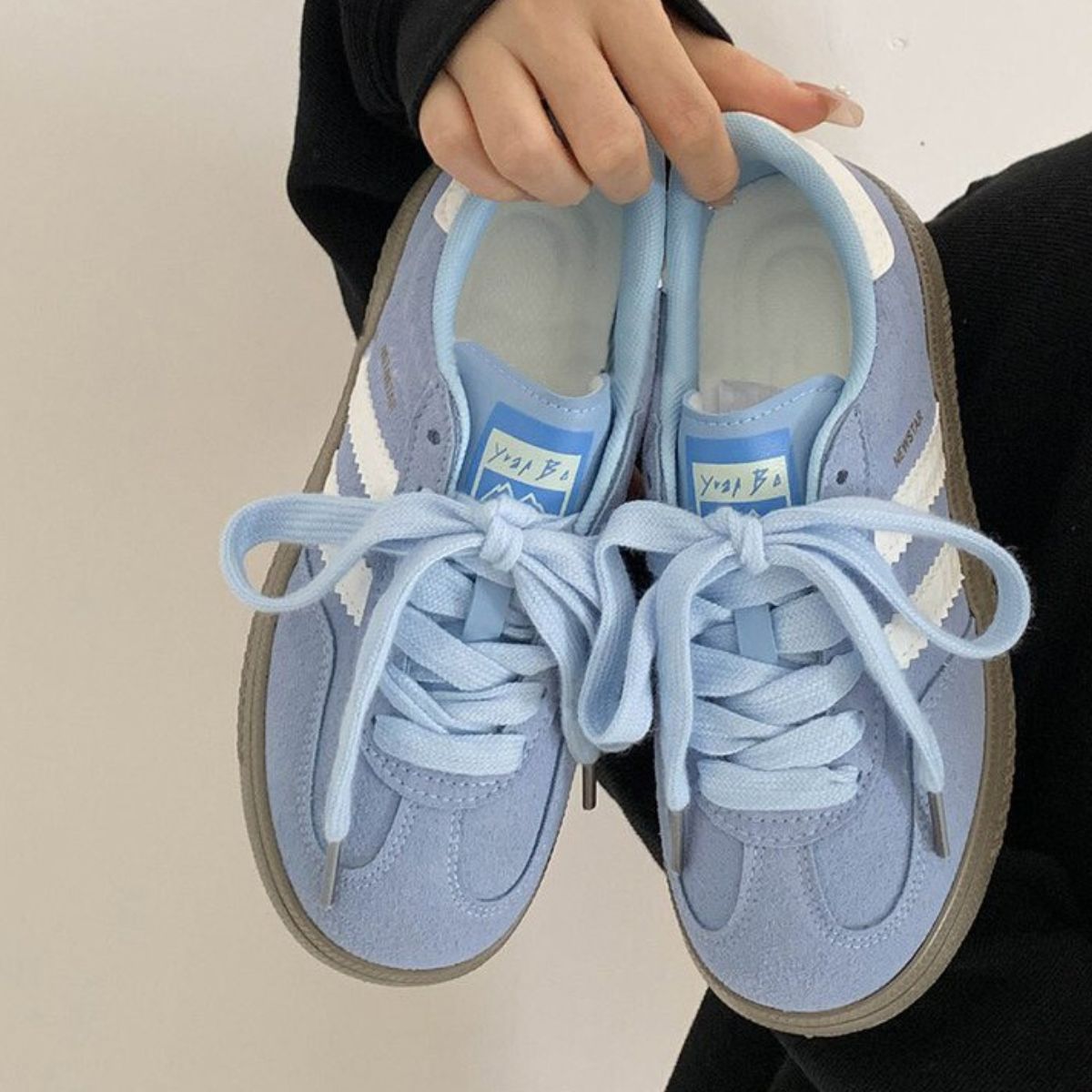 Contrast Round Toe Flat Sneakers Pastel Blue
