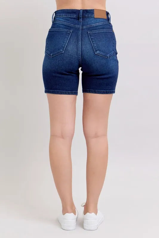 Judy Blue High Waist V-Front Bermuda DK / L DK / S DK / M DK / L-DK / S-DK / M-DK / 1XL-DK / 2XL-DK / 3XL-