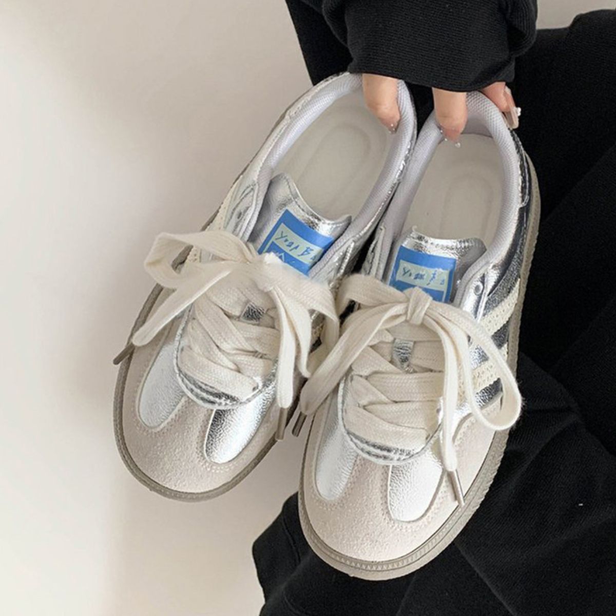 Contrast Round Toe Flat Sneakers Silver