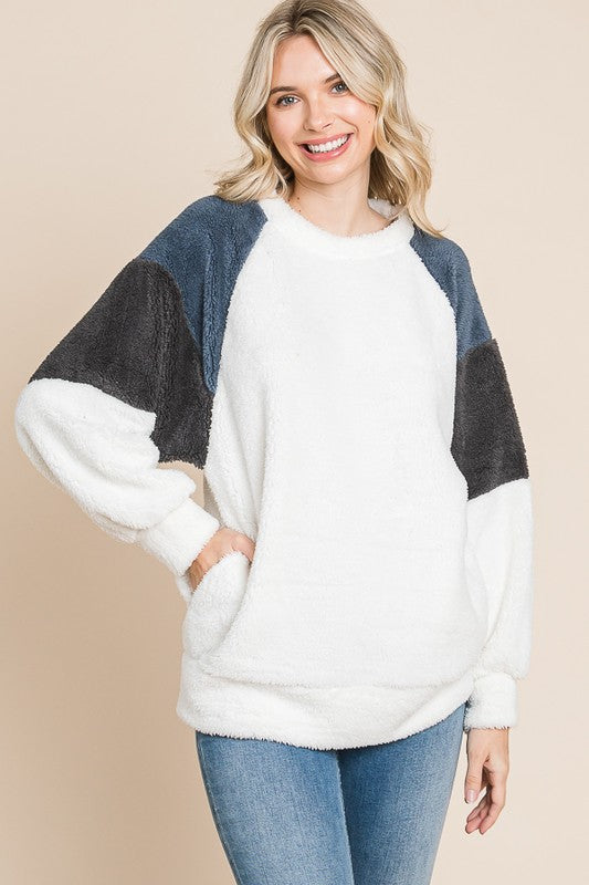 Culture Code Color Block Faux Fur Raglan Sleeve Sweatshirt White / S White / M
