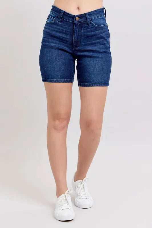 Judy Blue High Waist V-Front Bermuda DK / L DK / S DK / M DK / L-DK / S-DK / M-DK / 1XL-DK / 2XL-DK / 3XL-