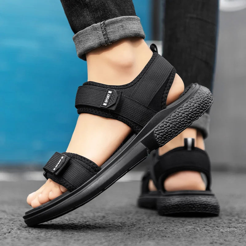 A Pair of Non-Slip Men's Sandals Wear-Resistant Breathable Simple White-Soled