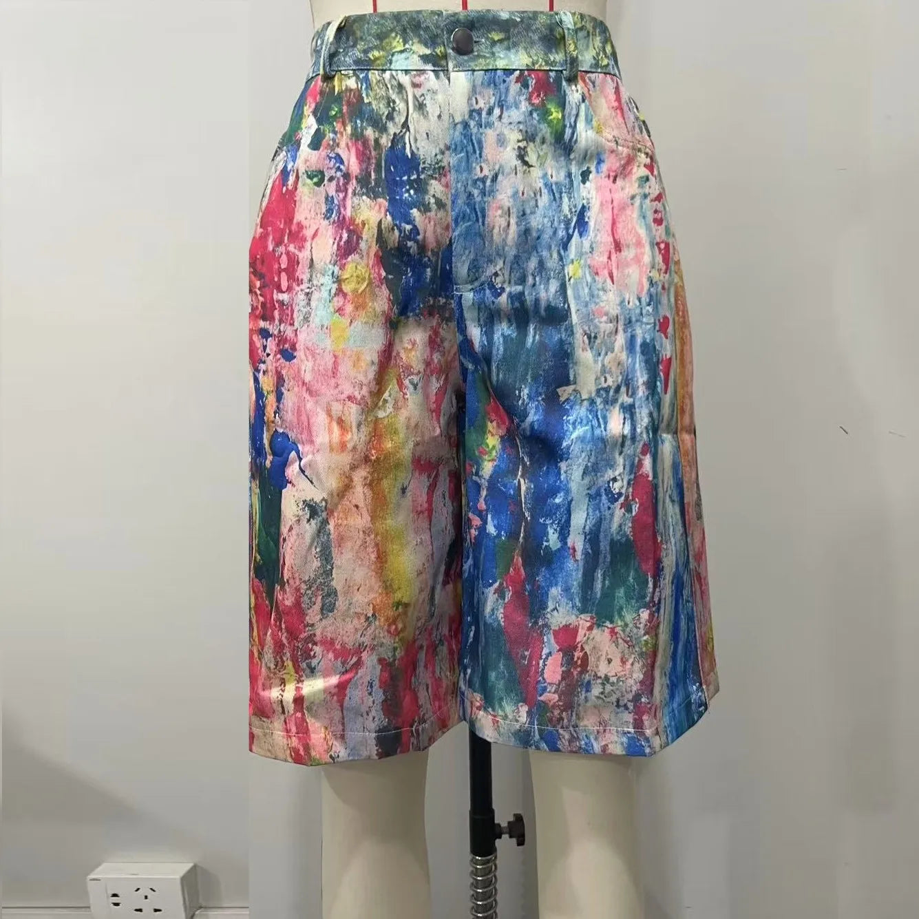 Women's Pockets Graffiti Shorts Polyester Mid Waist Shorts