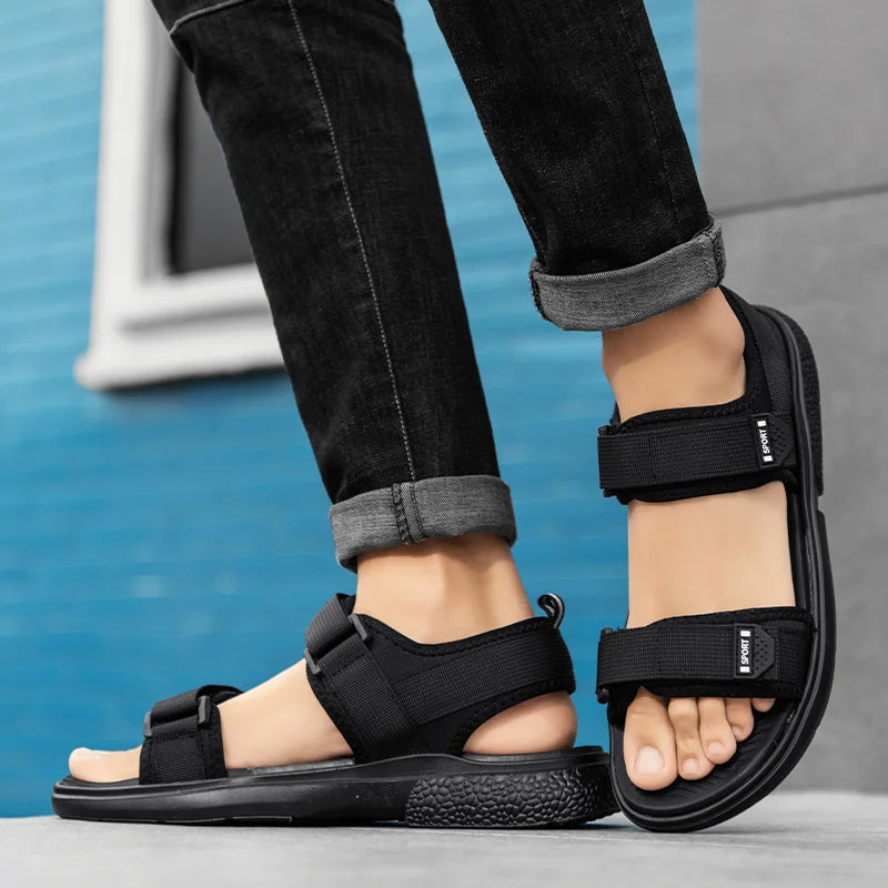 A Pair of Non-Slip Men's Sandals Wear-Resistant Breathable Simple White-Soled