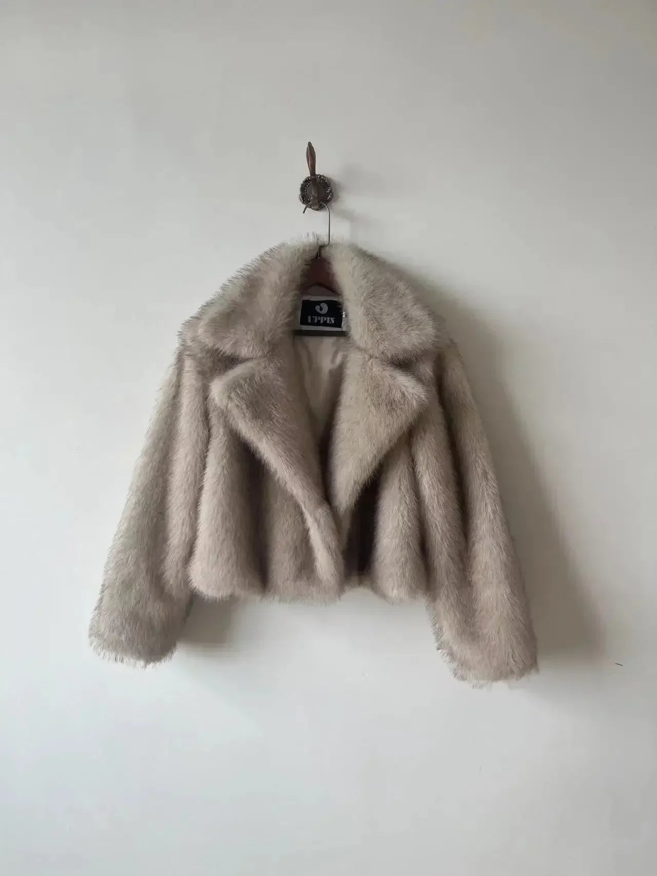 Winter Fur Coat Women Short Lazy Wind Fox Fur Jacket Cropped Fluffy