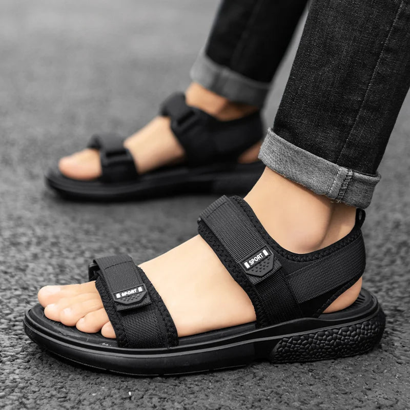 A Pair of Non-Slip Men's Sandals Wear-Resistant Breathable Simple White-Soled