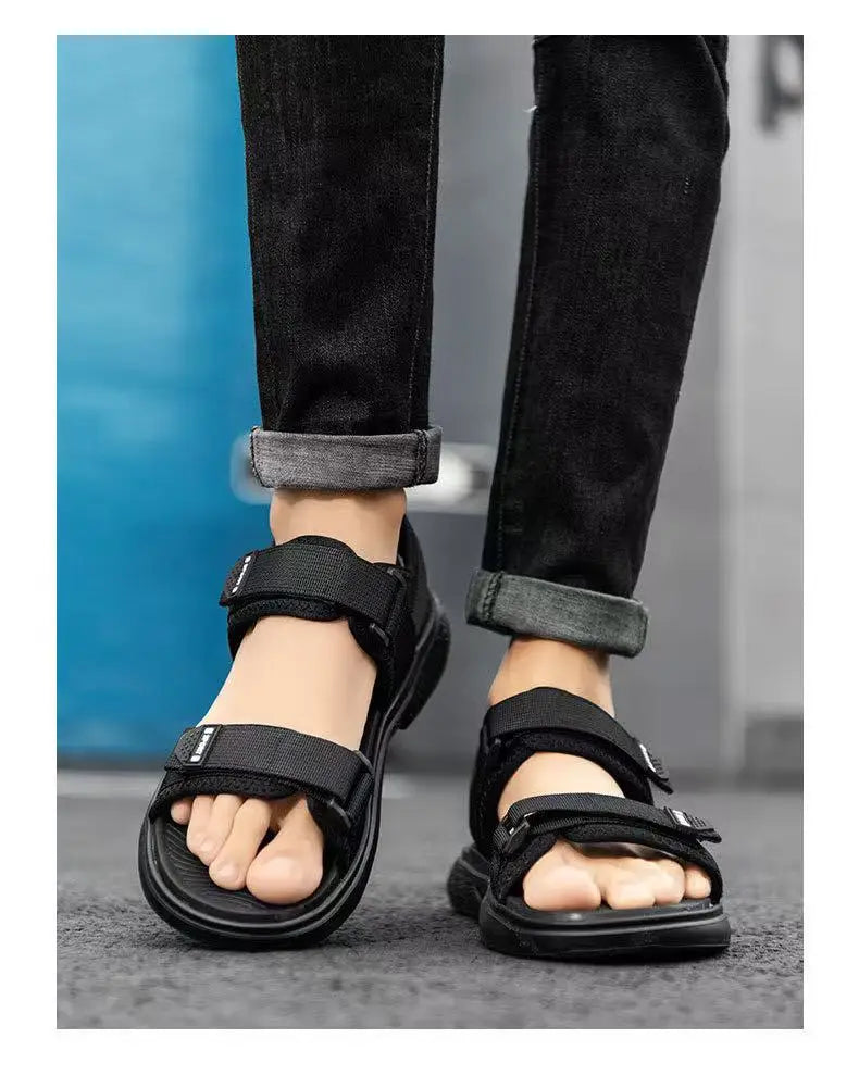 A Pair of Non-Slip Men's Sandals Wear-Resistant Breathable Simple White-Soled