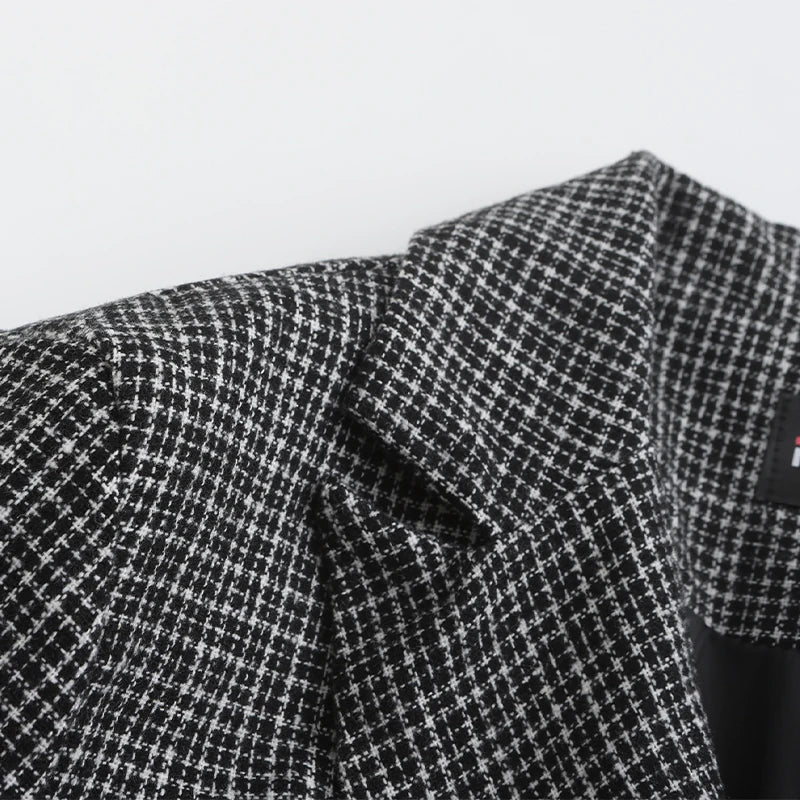 Men s Classic Plaid Print Fit Blazer Jacket with Notched Lapel and Two Button Closure for Fall Fashion Comfort