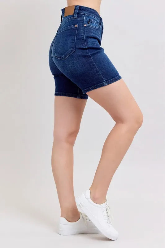 Judy Blue High Waist V-Front Bermuda DK / L DK / S DK / M DK / L-DK / S-DK / M-DK / 1XL-DK / 2XL-DK / 3XL-