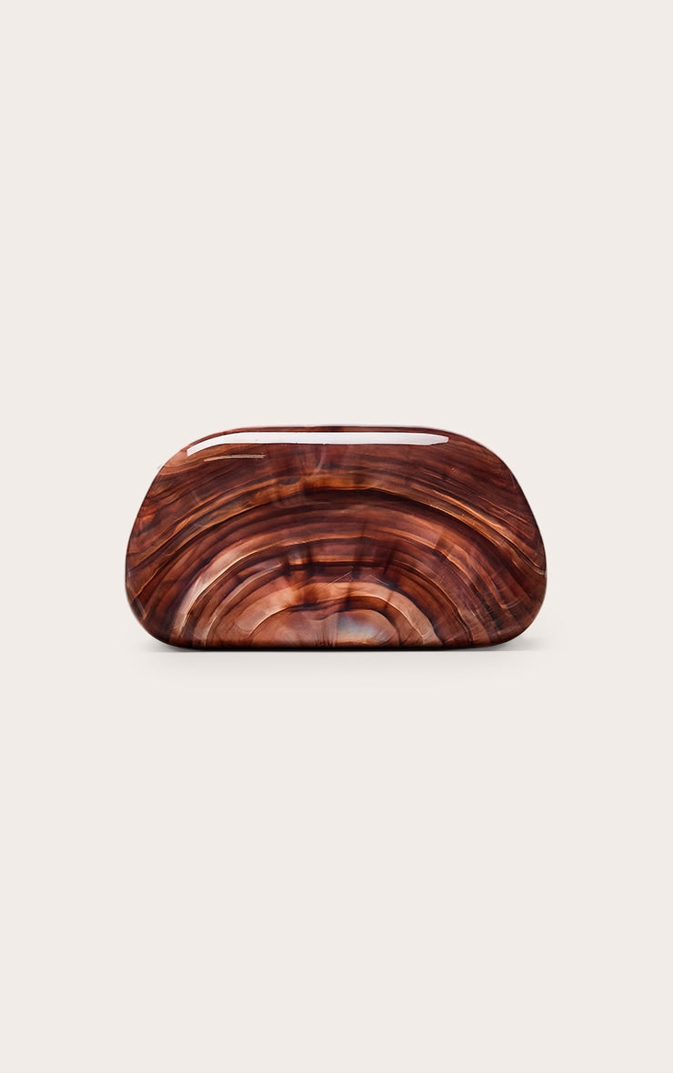 https://cdn-img.prettylittlething.com/c/1/2/5/c12573385d83809f8a1d606a2de79ad22d093bc4_CNO2875_5_chocolate_marble_hard_resin_clutch_bag.jpg