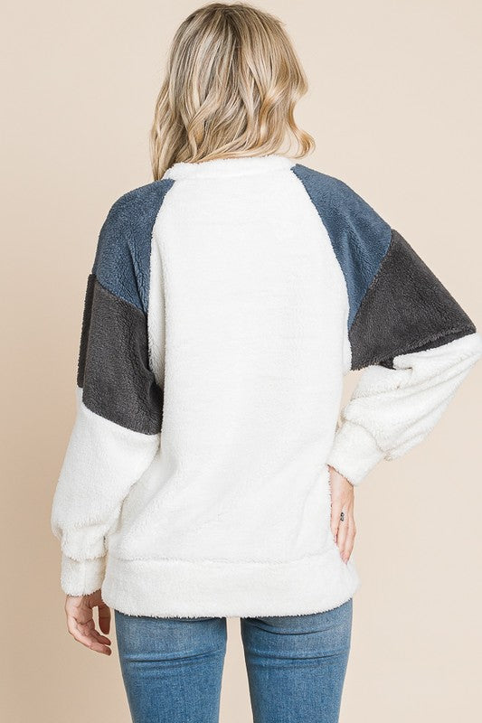 Culture Code Color Block Faux Fur Raglan Sleeve Sweatshirt White / S White / M