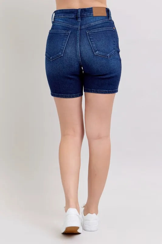 Judy Blue High Waist V-Front Bermuda DK / L DK / S DK / M DK / L-DK / S-DK / M-DK / 1XL-DK / 2XL-DK / 3XL-