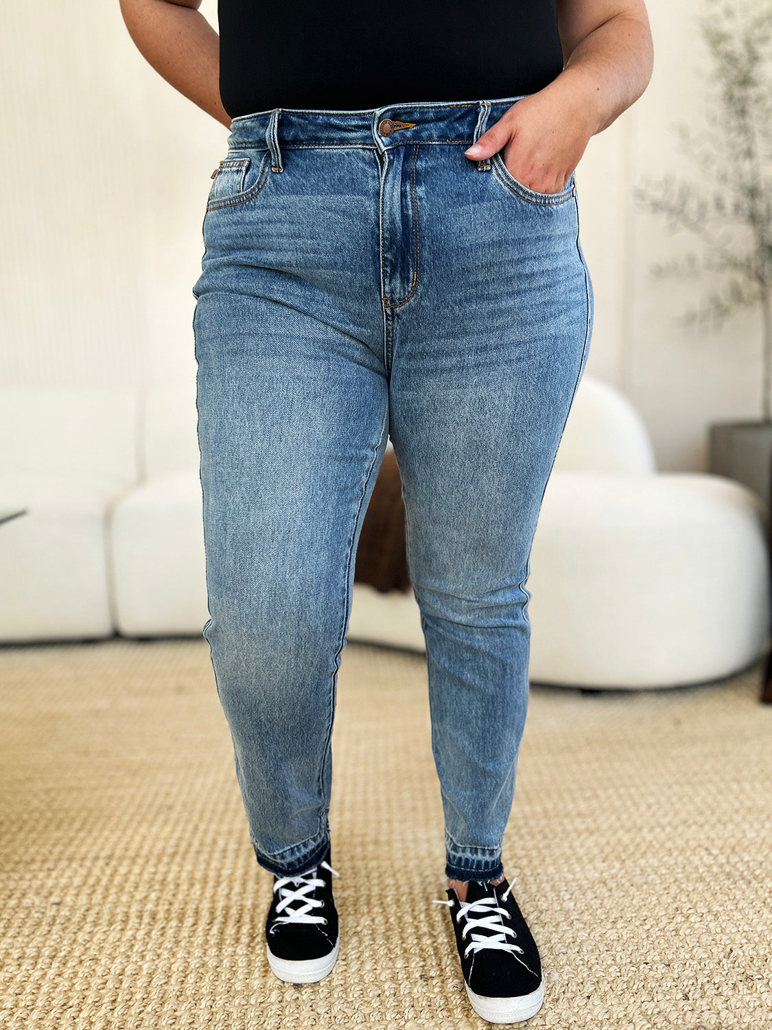 Judy Blue Full Size Mid Rise Rigid Magic Release Hem Jeans Medium / 0/24 Medium / 1/25
