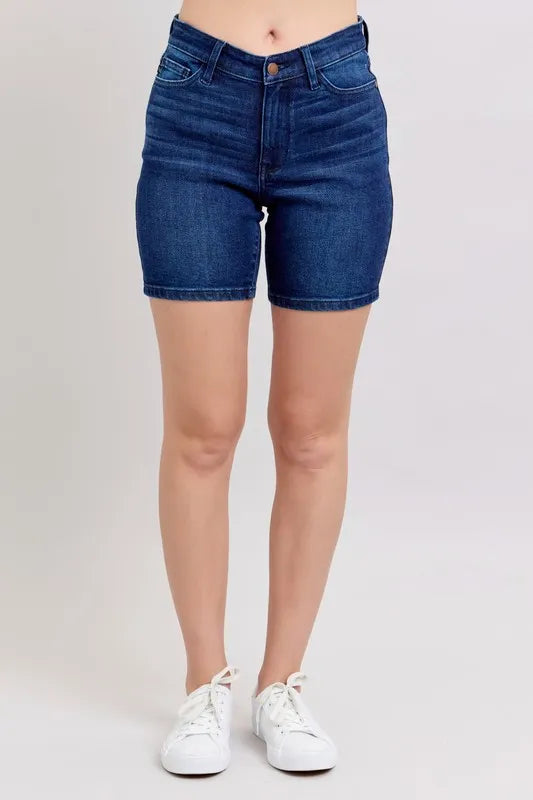 Judy Blue High Waist V-Front Bermuda DK / L DK / S DK / M DK / L-DK / S-DK / M-DK / 1XL-DK / 2XL-DK / 3XL-