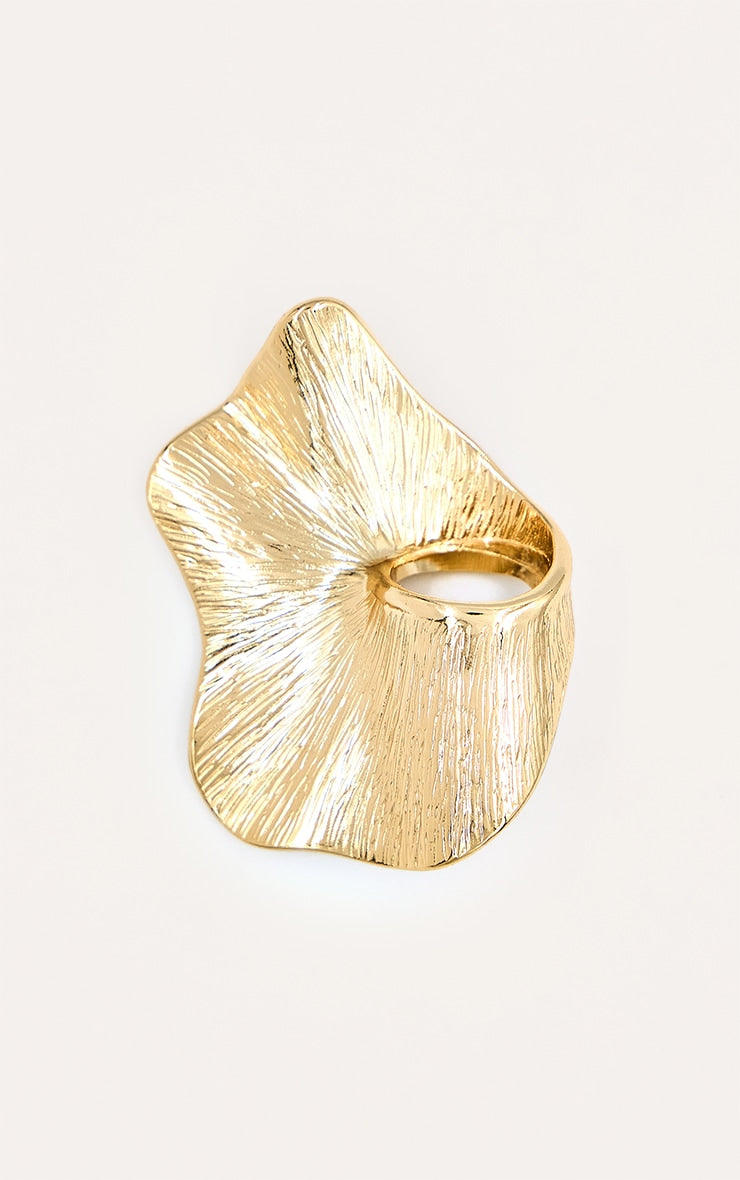 https://cdn-img.prettylittlething.com/f/f/e/9/ffe9c7e7ca0e961a1ae9566262171d9e6b3b7e2b_CNN3248_3_gold_textured_overlap_statement_ring.jpg