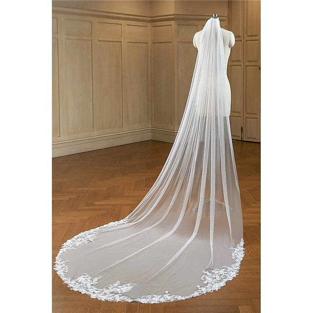 Elegant One-Tier Lace Wedding Veil with Embroidered Appliqués