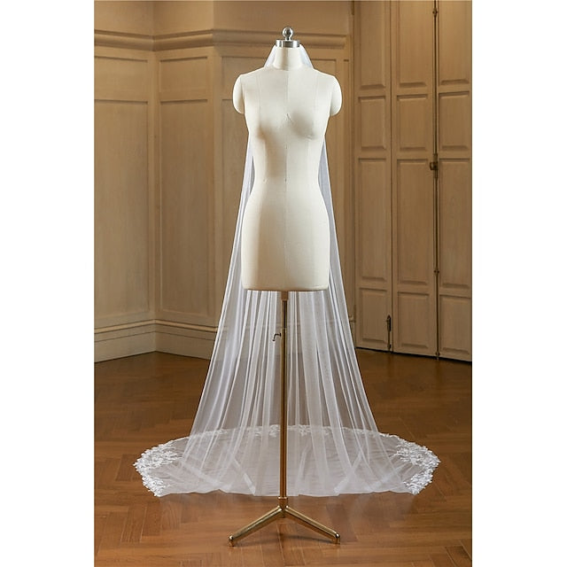 Elegant One-Tier Lace Wedding Veil with Embroidered Appliqués