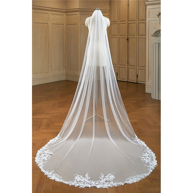 Elegant One-Tier Lace Wedding Veil with Embroidered Appliqués