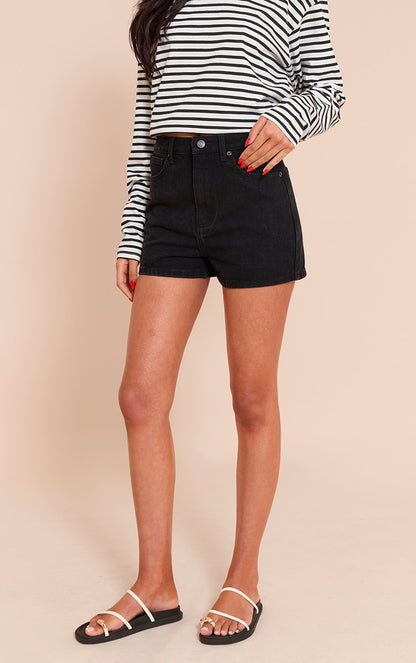https://cdn-img.prettylittlething.com/0/1/5/b/015b8a1226584e3a20da7c0dafd7b9a5b5a25998_CNM5560_1_tall_washed_black_high_waisted_basic_shorts.jpg