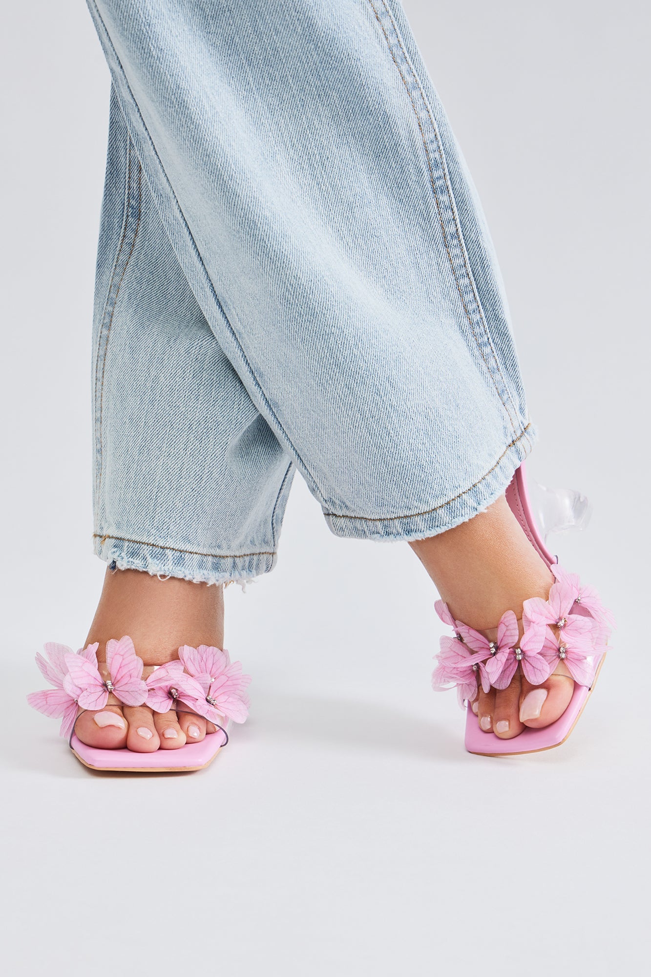 https://cdn.shopify.com/s/files/1/0293/9277/files/02-23-24_S8_27_GABRYELE_Pink_ID_PC_13-24-46_51779_PXF.jpg?v=1709849617