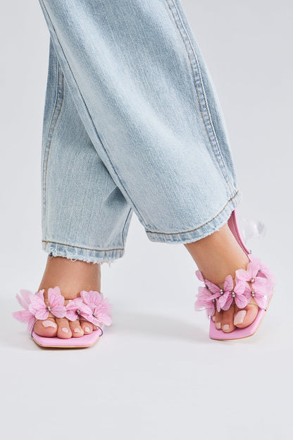 https://cdn.shopify.com/s/files/1/0293/9277/files/02-23-24_S8_27_GABRYELE_Pink_ID_PC_13-24-46_51779_PXF.jpg?v=1709849617