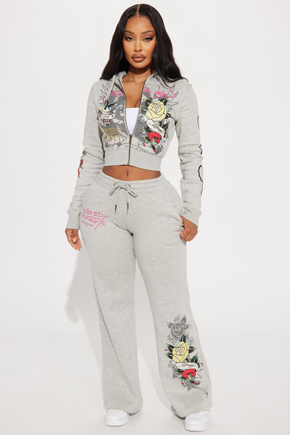 https://cdn.shopify.com/s/files/1/0293/9277/files/03-20-24_S2_45_EHW820023_HeatherGrey_P_KJ_RL_15-36-09_34023_PXF.jpg?v=1711138796