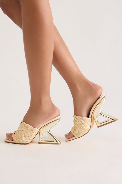 https://cdn.shopify.com/s/files/1/0293/9277/files/04-23-25_S9_29_SAHARAM_Nude_KJ_IM_10-19-18_3775_PXF.jpg?v=1745620762