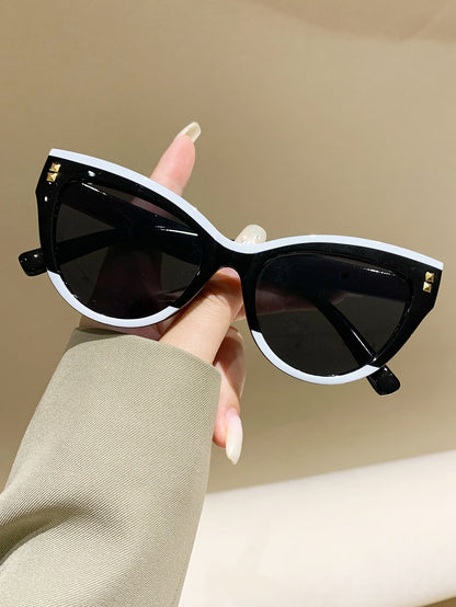 Trendy Cat Eye Sunglasses for Women – Chic Plastic Frames for Beach Vibes!