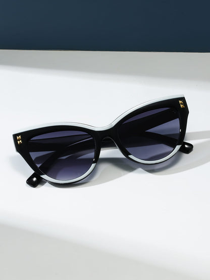 Trendy Cat Eye Sunglasses for Women – Chic Plastic Frames for Beach Vibes!