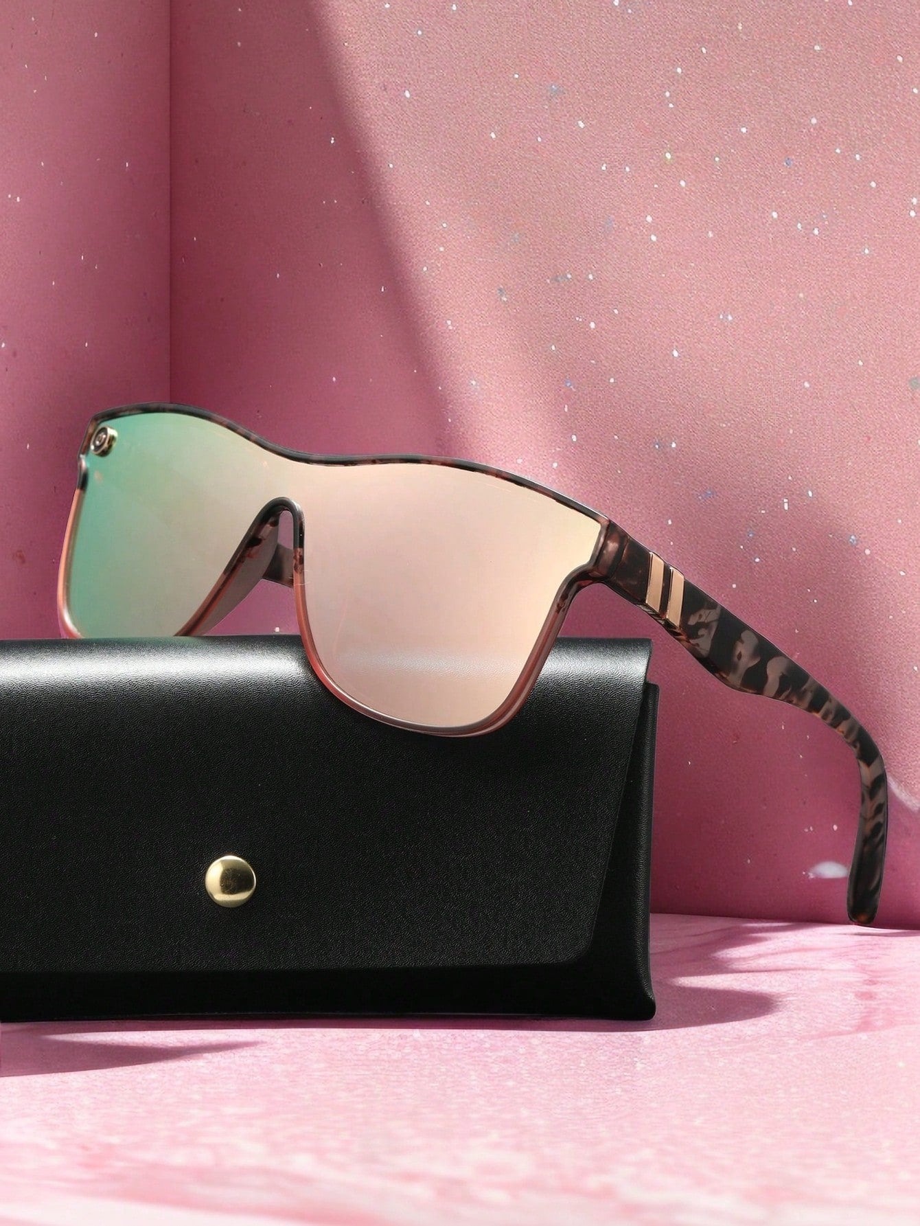 Trendy Pink Oversized Sunglasses with Gradient Reflection – Perfect for Summer Adventures and Festivals