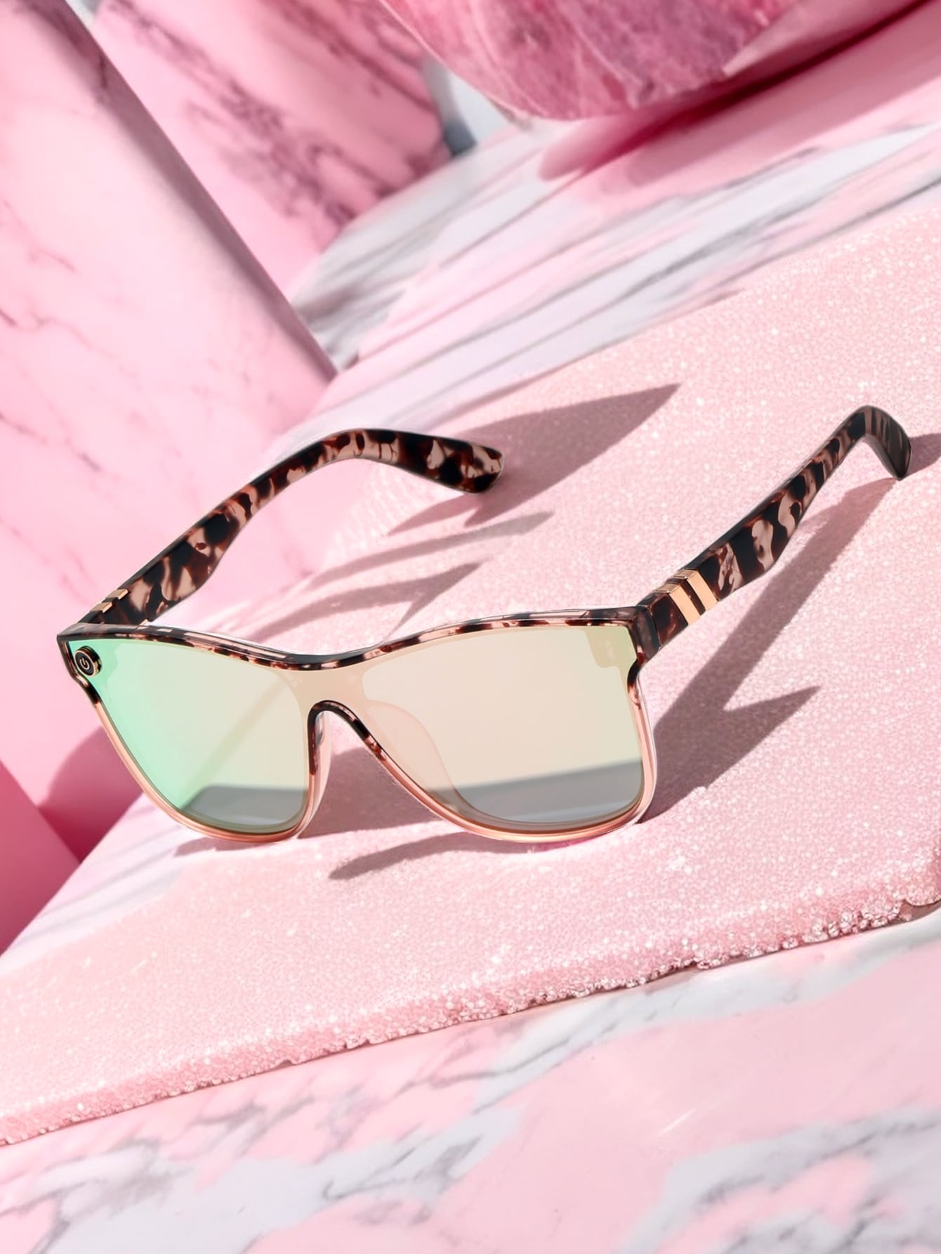 Trendy Pink Oversized Sunglasses with Gradient Reflection – Perfect for Summer Adventures and Festivals